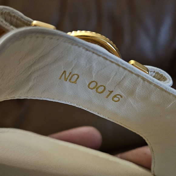 Women's Louis Vuitton Yellow Leather Metallic Gold High-End Sandals Size 6 US - Picture 13 of 16